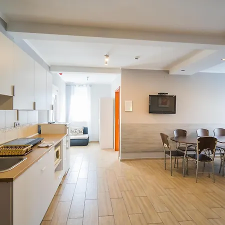 Riviera Apartmanhaz *