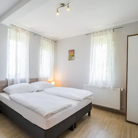 Riviera Apartmanhaz