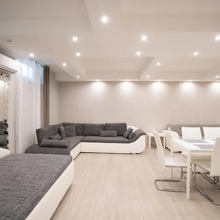 Riviera Apartmanhaz *