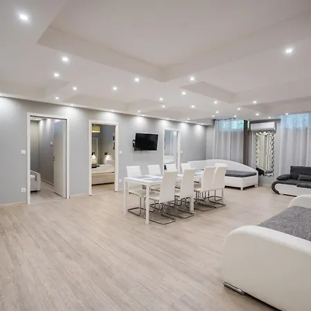 Daire Riviera Apartmanhaz *