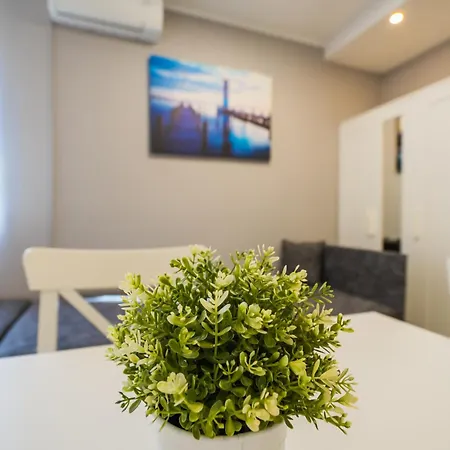 Daire Riviera Apartmanhaz *