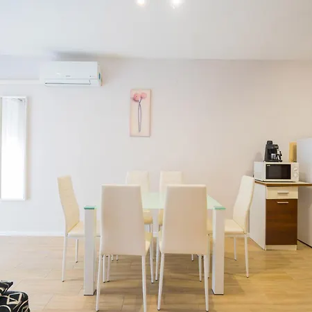 Riviera Apartmanhaz * Siofok